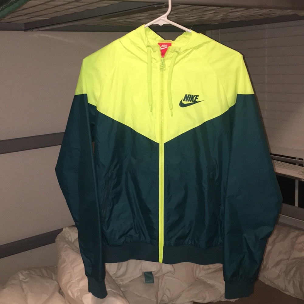 Women’s Nike Windbreaker Jacket